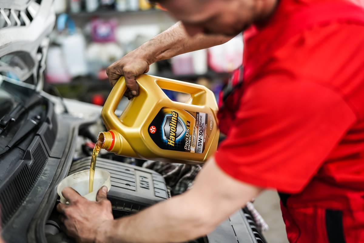 Doplňování motorového oleje